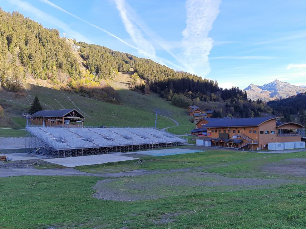 Des tribunes démontables Alcor Équipements pour les championnats du monde FIS de ski alpin à MERIBEL-COURCHEVEL